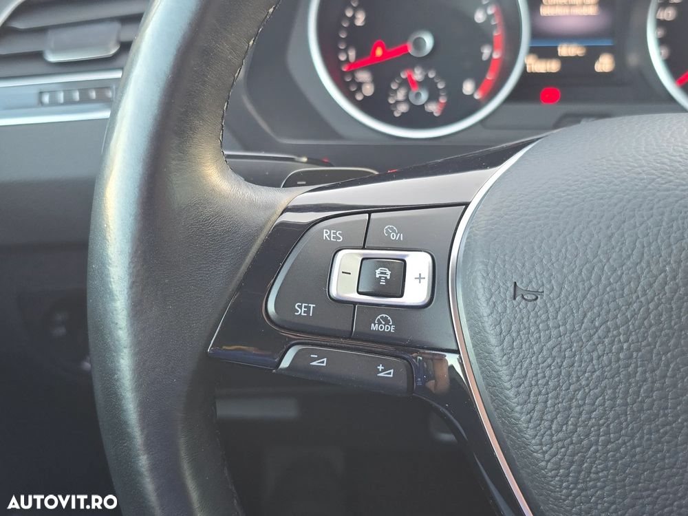 Volkswagen Tiguan - 11