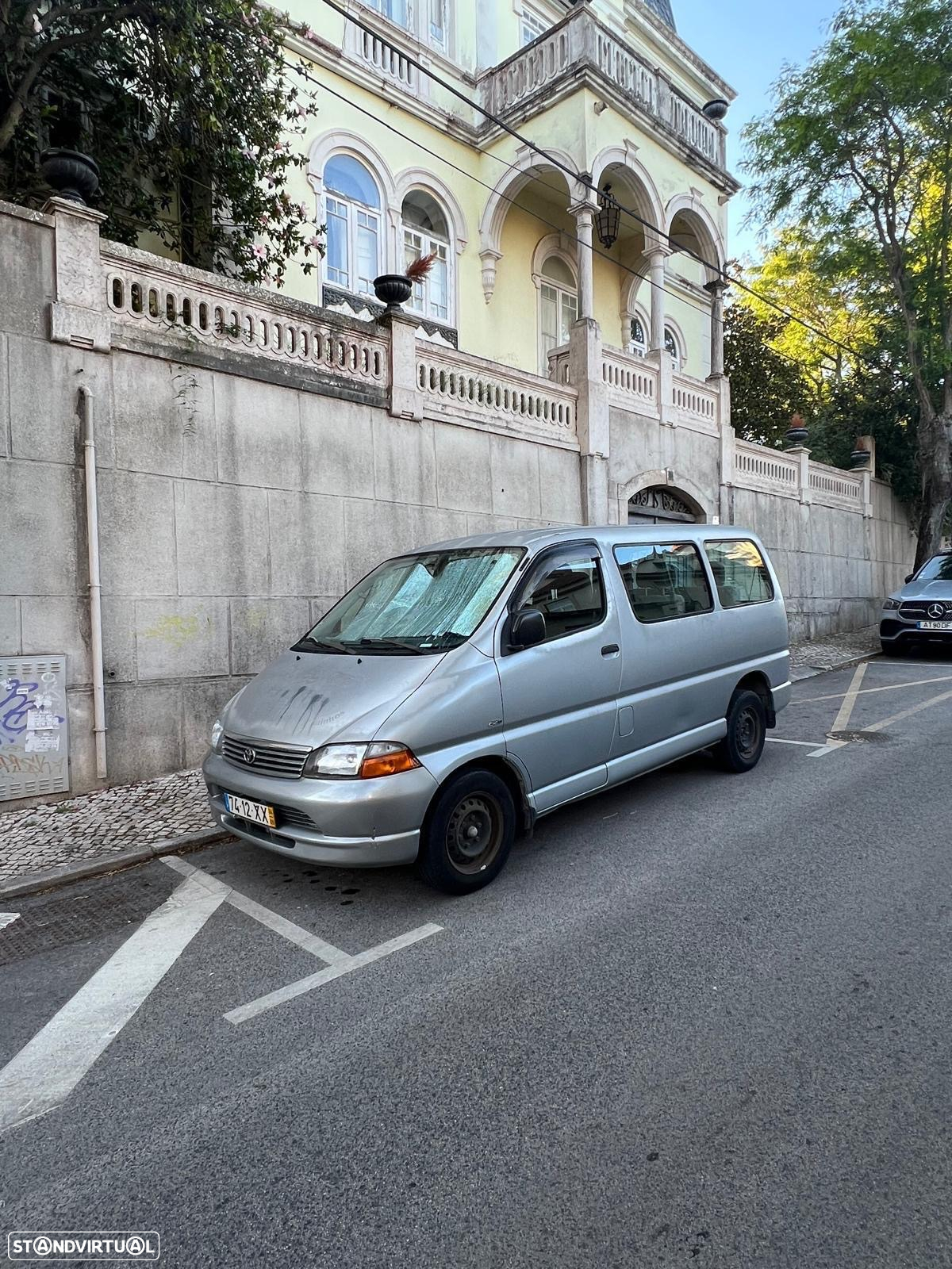 Toyota HiAce - 2