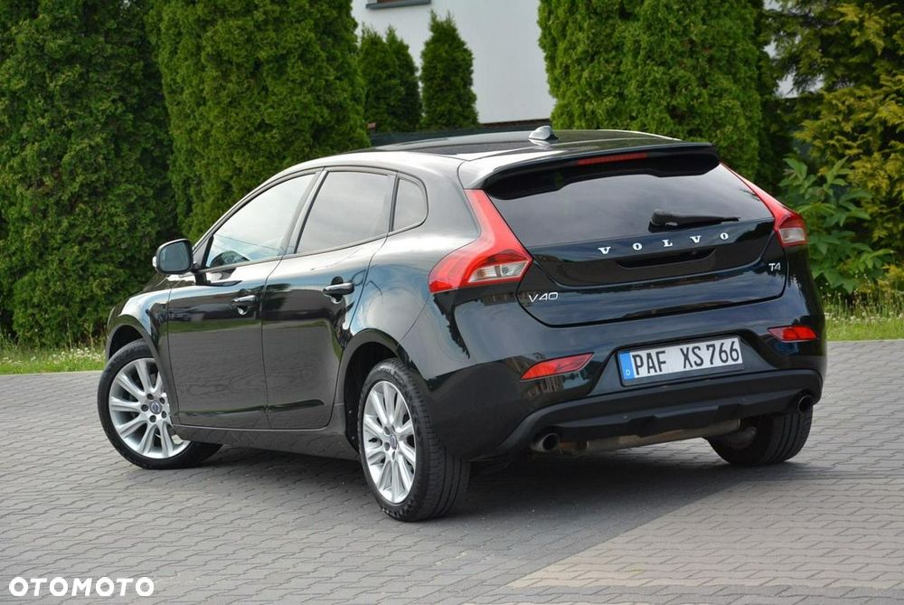 Volvo V40 T4 R-Design Momentum - 5