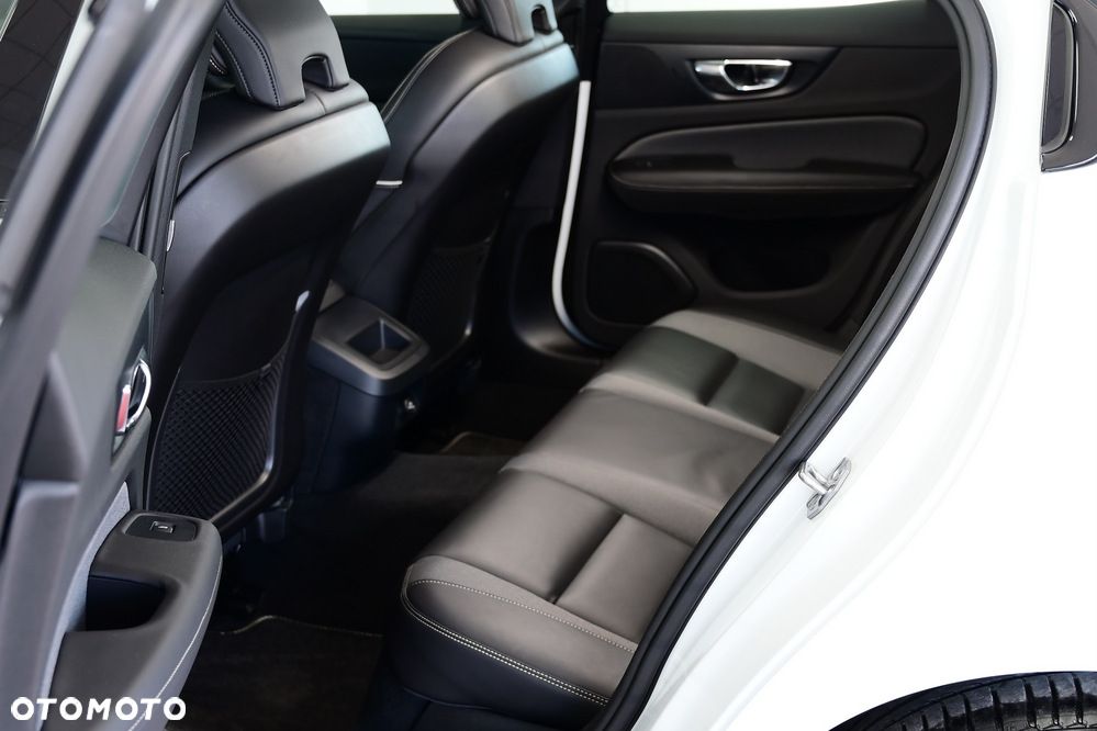 Volvo S60 T4 R-Design - 8