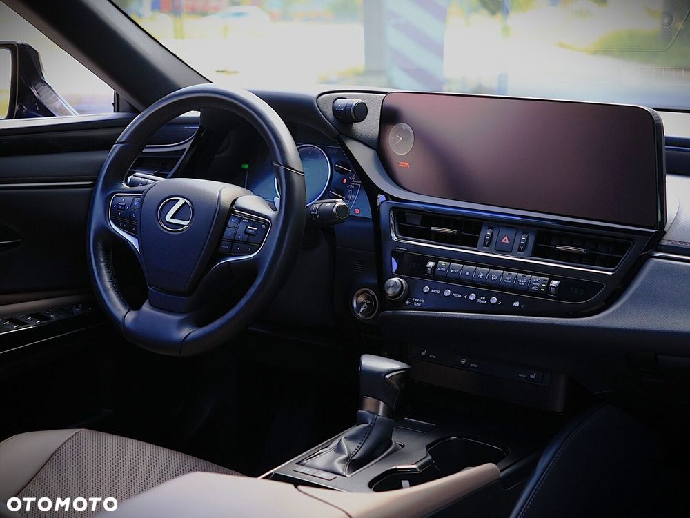 Lexus ES 300h F Sport Design - 35