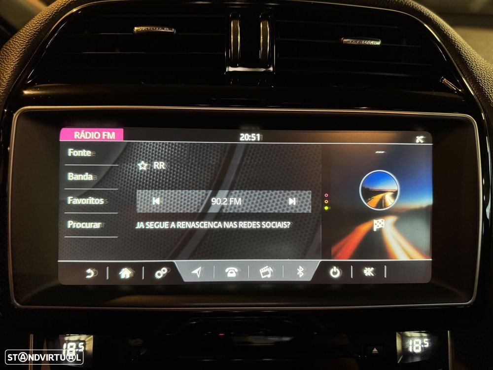 Jaguar XE 2.0 D R-Dynamic HSE - 24