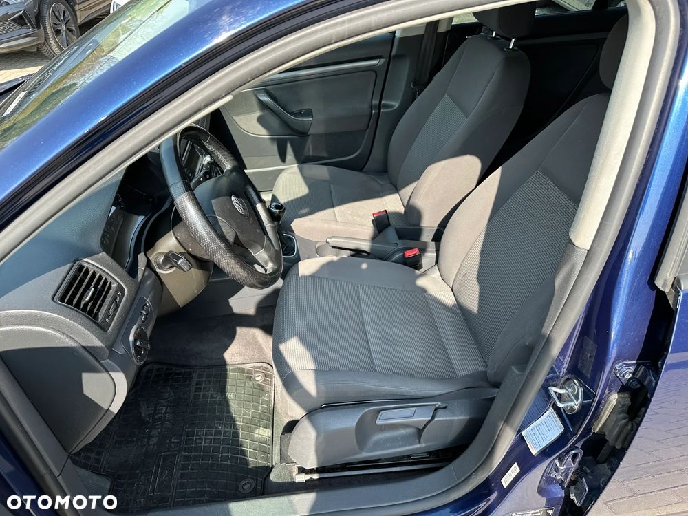 Volkswagen Jetta - 16