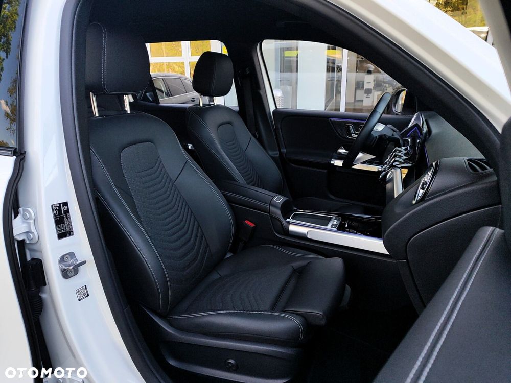 Mercedes-Benz GLB - 12