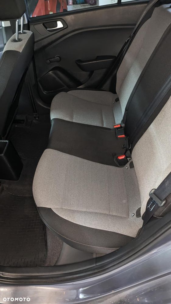 Hyundai i20 1.1 CRDi BlueDrive Comfort - 11