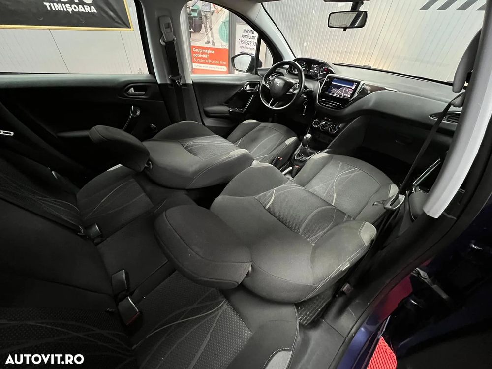 Peugeot 208 - 15
