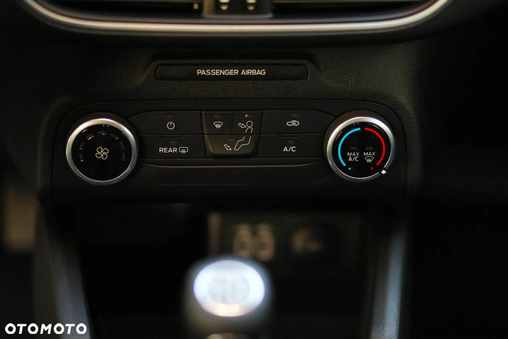 Ford Focus 1.0 EcoBoost Connected - 26
