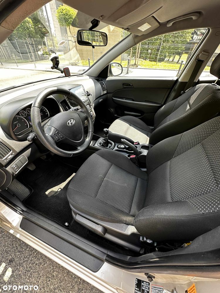 Hyundai i30 1.6 CRDi Base + - 10