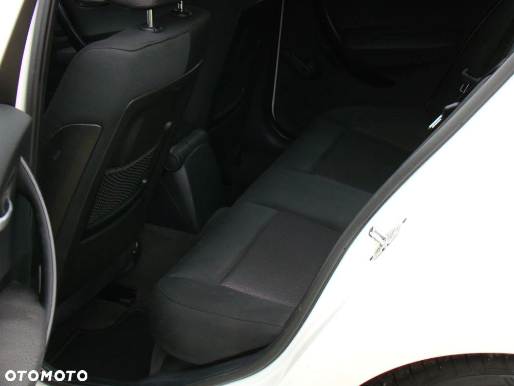 BMW Seria 1 118i - 28