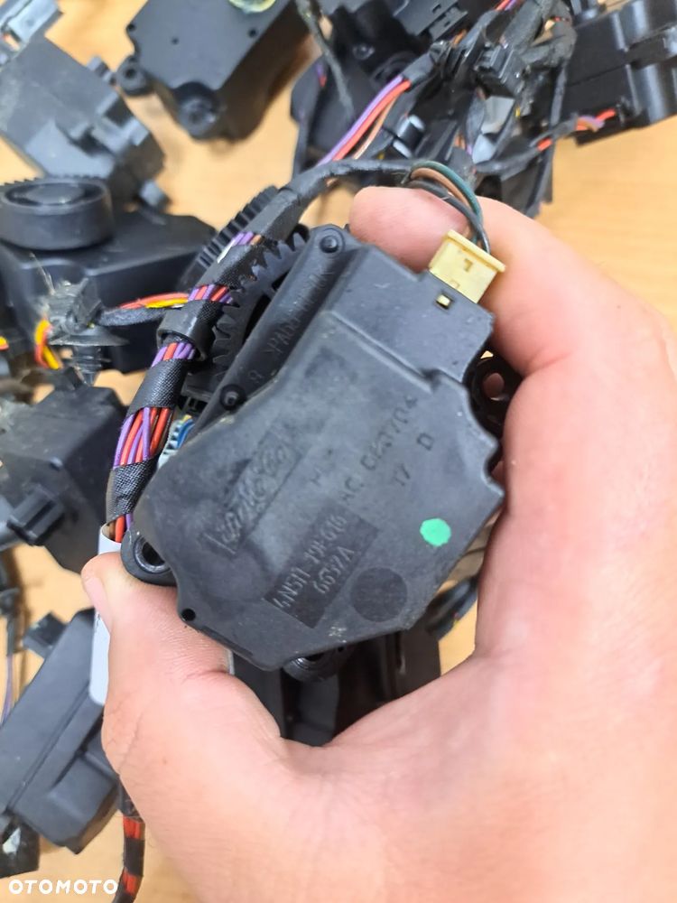 VOLVO V50 S40 C30 C70 SILNICZEK NAWIEWU DMUCHAWY 4N5H-19E616-AC - 2