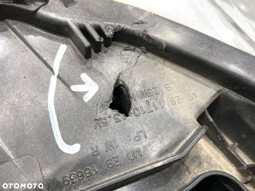 REFLEKTOR PRAWY PRZÓD XENON  BMW X2 (F39) 2017 - 2022 sDrive 18 i 103 kW [140 KM] benzyna 2018 - - 4