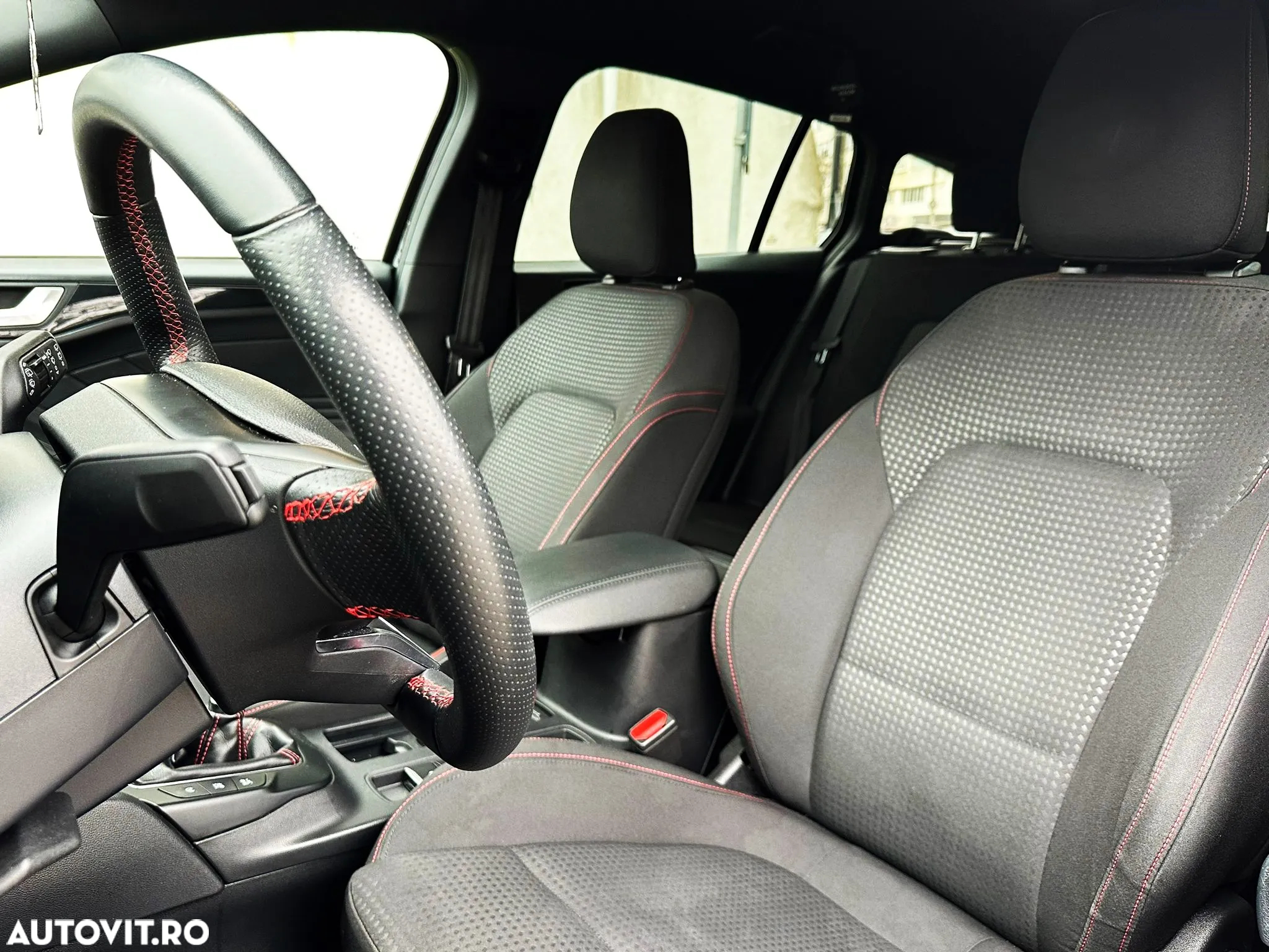 Ford Focus Turnier 1.0 EcoBoost Start-Stopp-System ST-LINE - 13