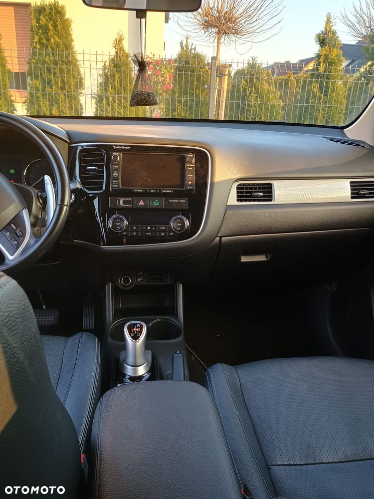 Mitsubishi Outlander 2.0 4WD - 7