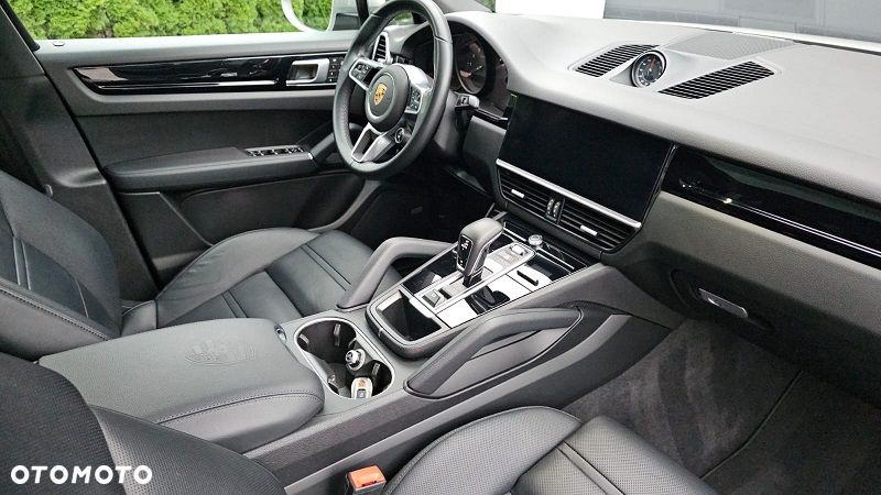 Porsche Cayenne - 24