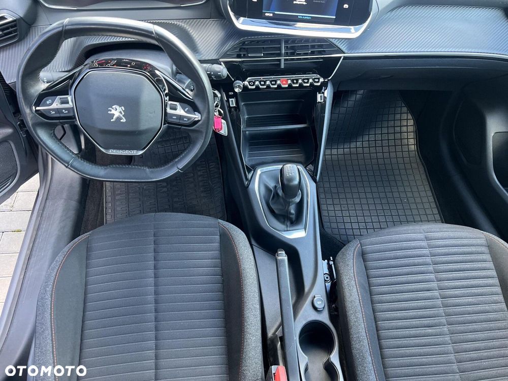 Peugeot 208 - 10
