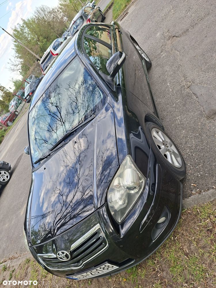 Toyota Avensis - 1