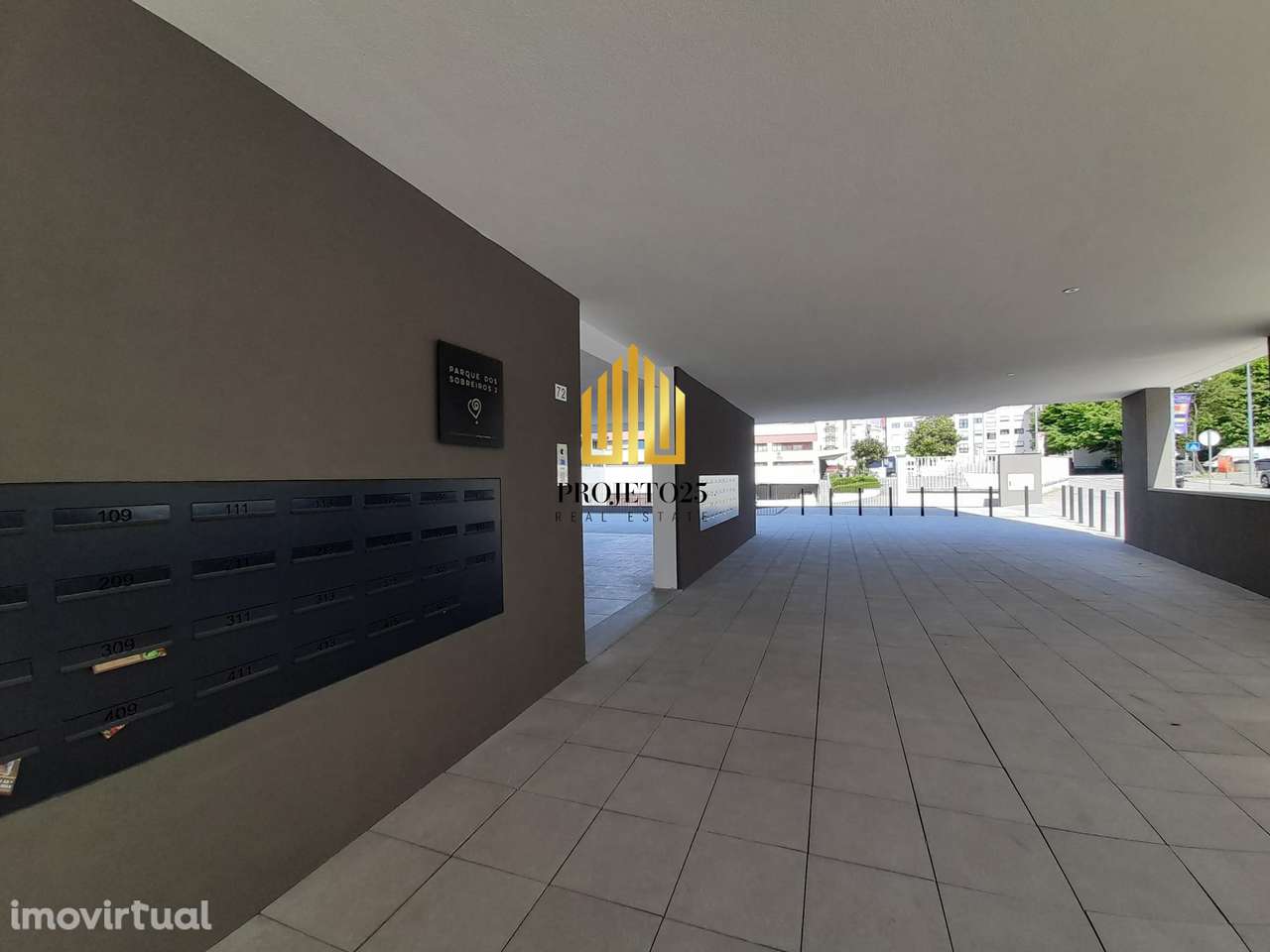 T1 Novo C/2 Varandas e Garagem em Condomínio Reservado junto ao S João - Grande imagem: 2/29