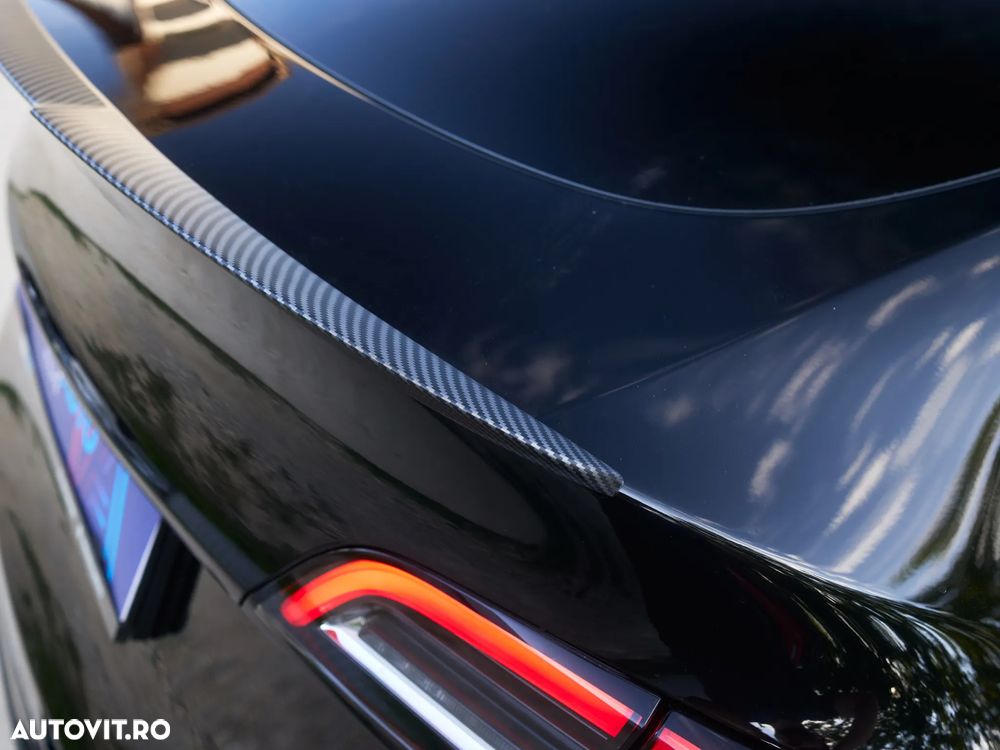 Tesla Model Y - 12