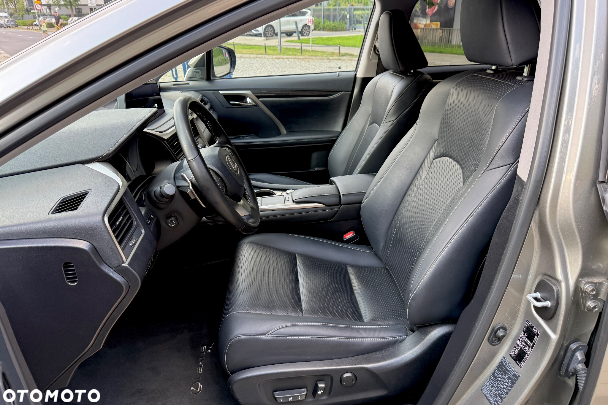 Lexus RX 450h Business Edition - 11