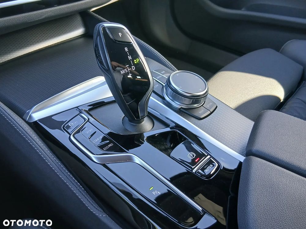 BMW Seria 5 520i M Sport sport - 33