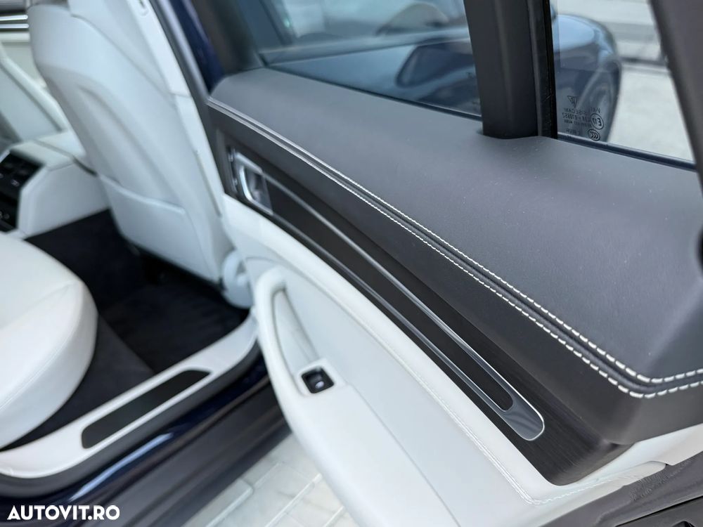 Porsche Panamera - 18