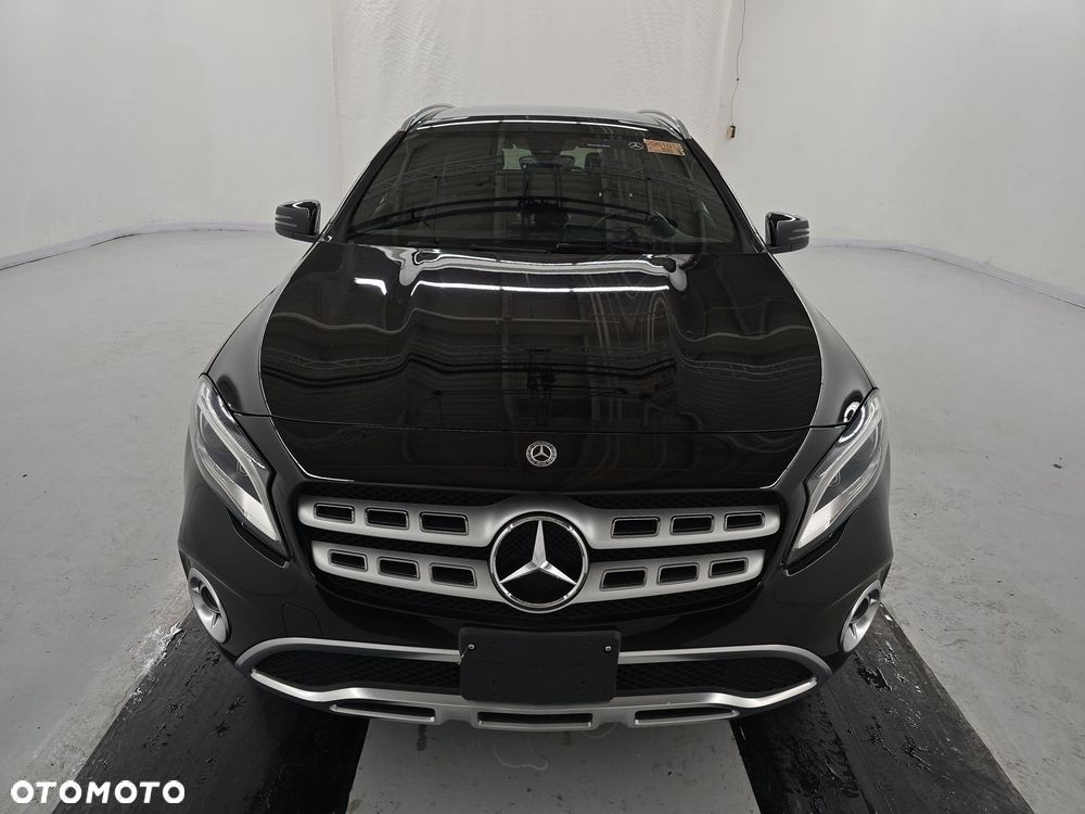 Mercedes-Benz GLA 250 4Matic 7G-DCT - 3