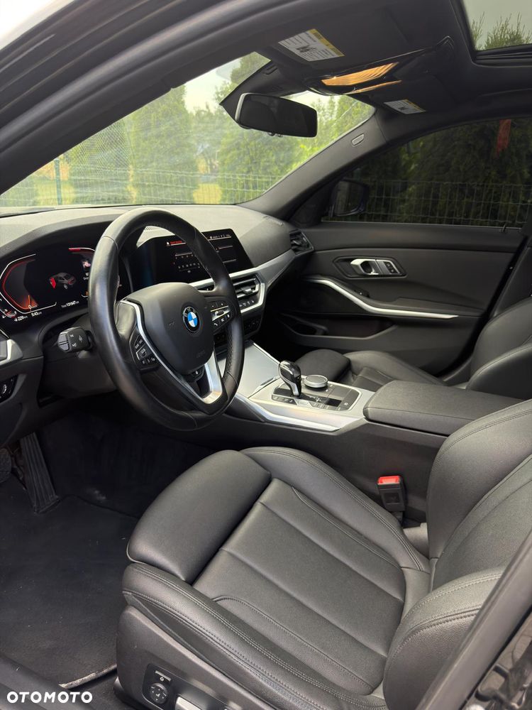 BMW Seria 3 330i xDrive Sport Line - 23