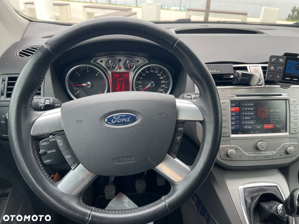 Ford Kuga - 17