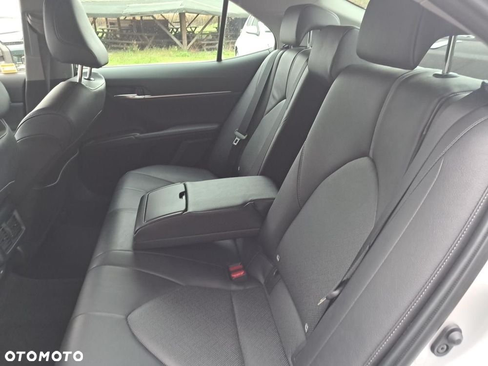 Toyota Camry 2.5 Hybrid Executive CVT - 9