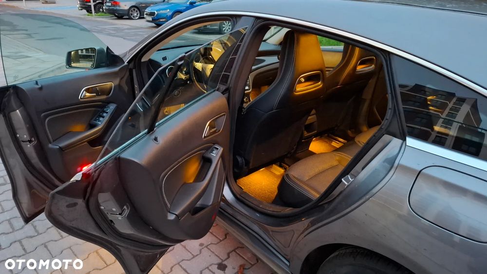 Mercedes-Benz CLA 180 7G-DCT - 16