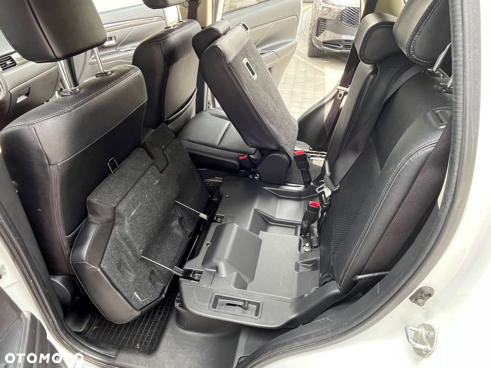 Mitsubishi Outlander 2.0 Instyle Navi 4WD CVT - 22