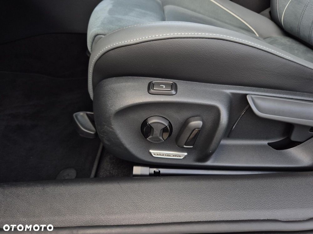 Volkswagen Passat - 12