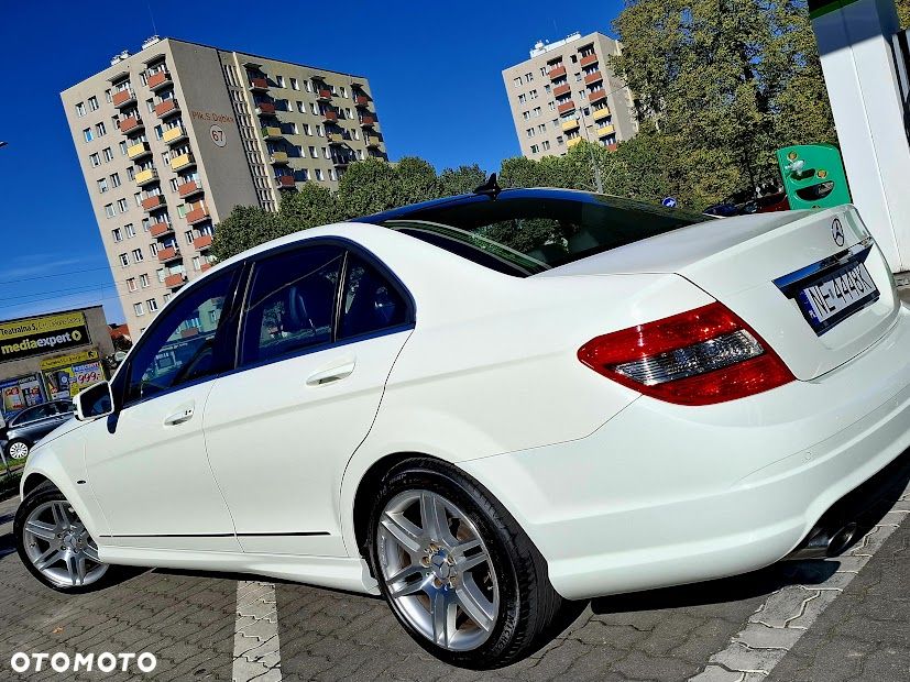 Mercedes-Benz Klasa C 180 CGI Automatik BlueEFFICIENCY Elegance - 6