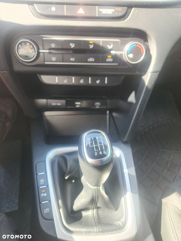 Kia Ceed - 8