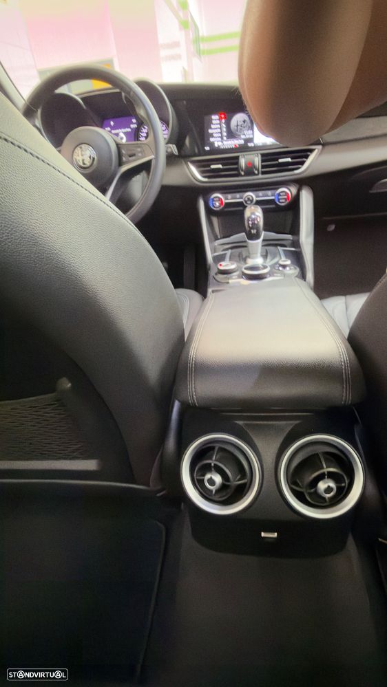 Alfa Romeo Giulia 2.2 D Sprint AT8 - 17