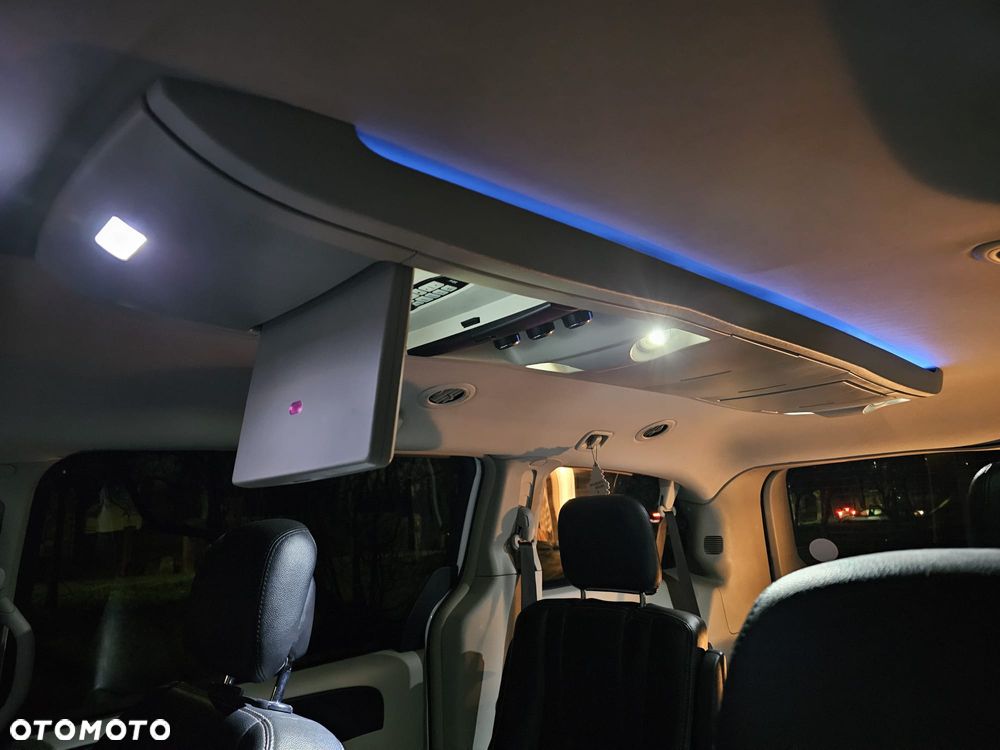 Chrysler Town & Country 3.6 Touring - 16