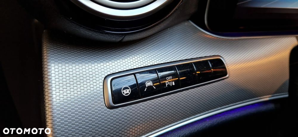 Mercedes-Benz Klasa E 400 4Matic T 9G-TRONIC AMG Line - 16