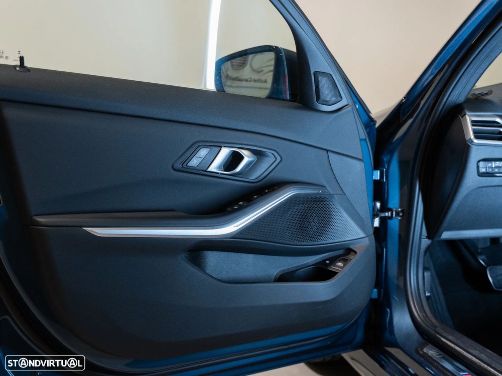 BMW 330 e Pack Desportivo M Auto - 18