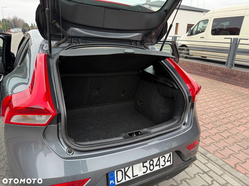 Volvo V40 - 18