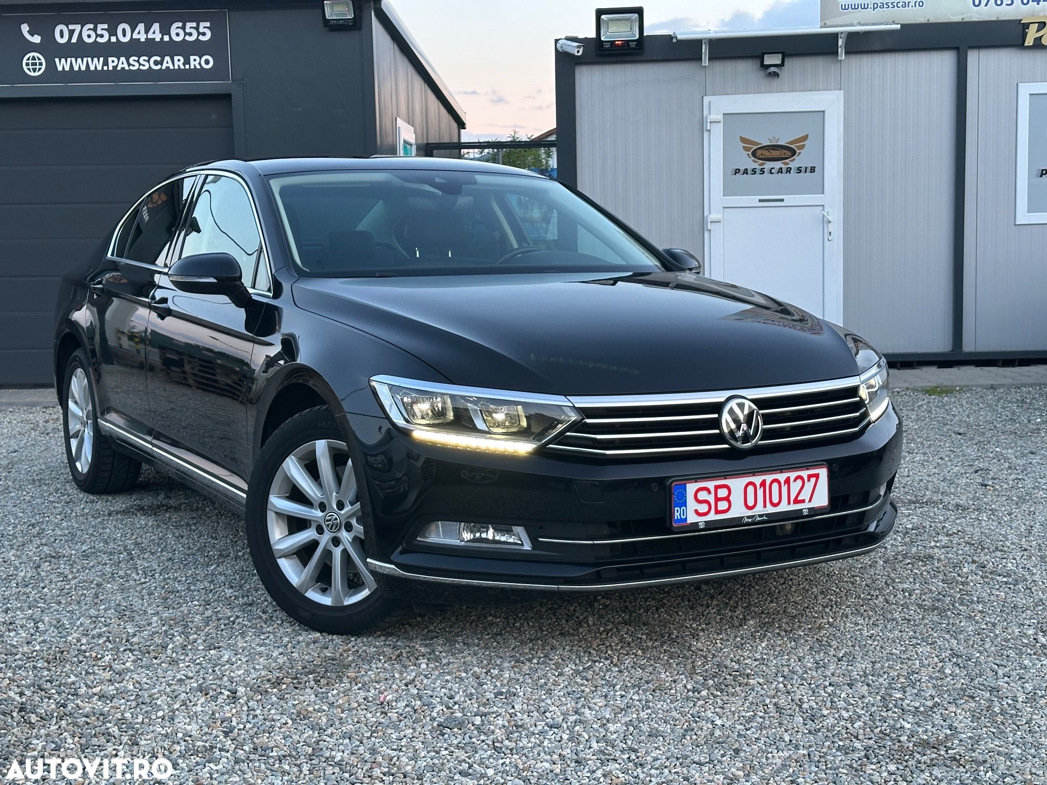 Volkswagen Passat 2.0 TDI (BlueMotion Technology) DSG Highline - 1