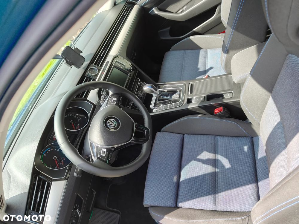 Volkswagen Passat - 21