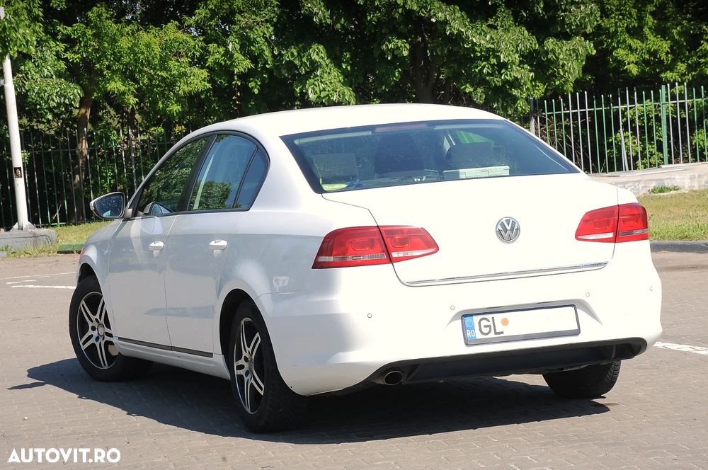 Volkswagen Passat 1.6 TDI BlueMotion Technology Comfortline - 12