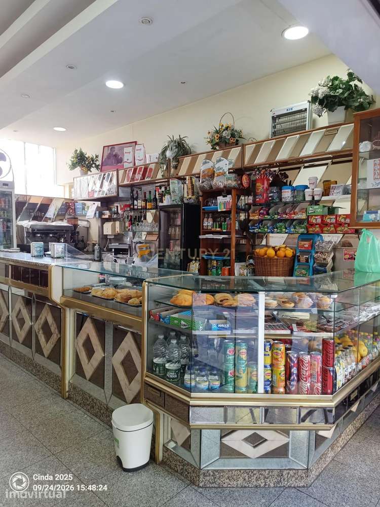 Trespasse de cafetaria com cedência de quotas -  À Praça da República - Grande imagem: 5/6