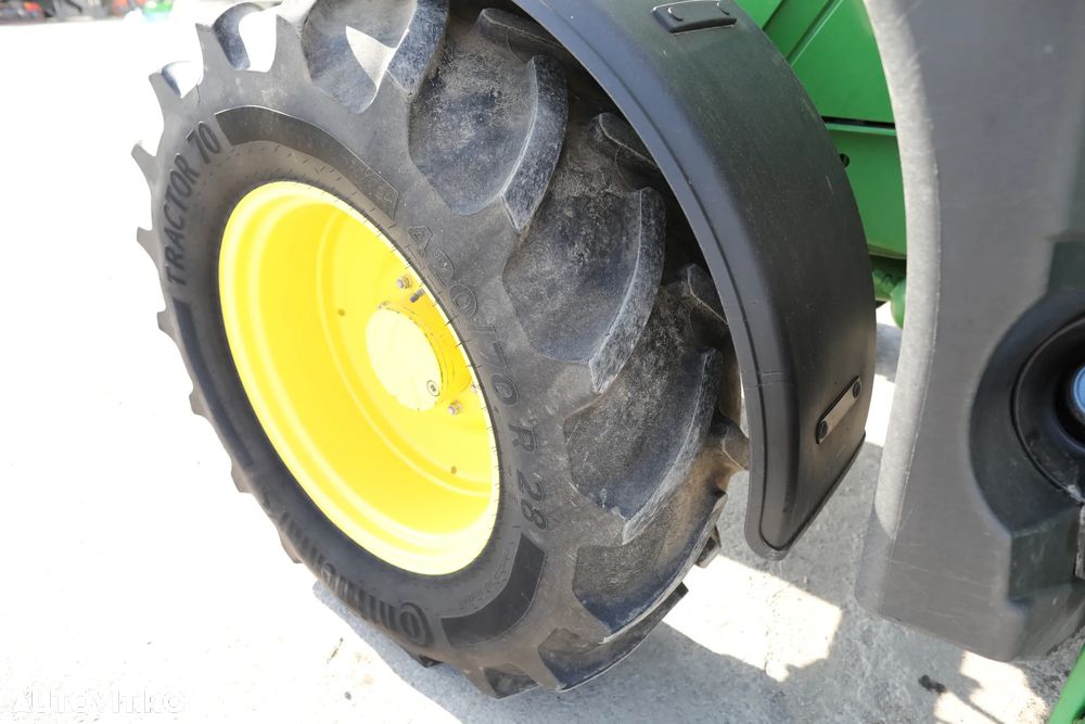 John Deere 6120 R - 11