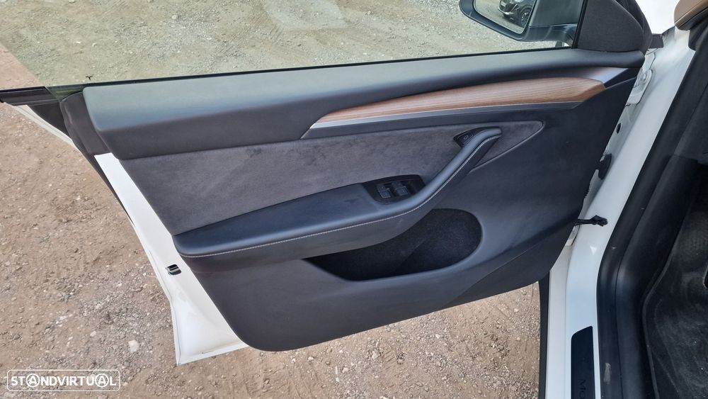 Tesla Model Y Long Range Tração Integral - 14