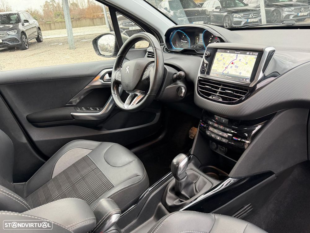 Peugeot 2008 1.2 PureTech Allure - 11