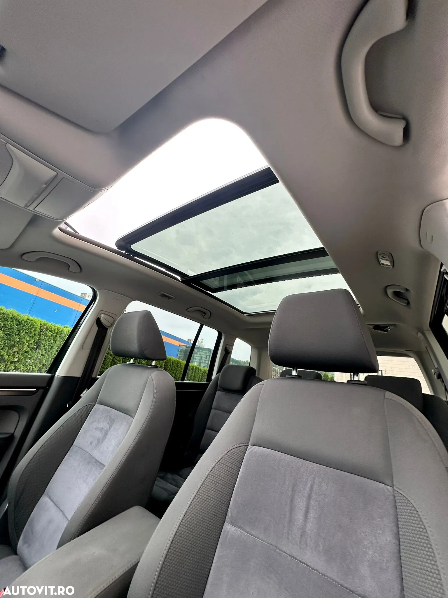 Volkswagen Touran 1.6 TDI BlueMotion Technology Comfortline - 8