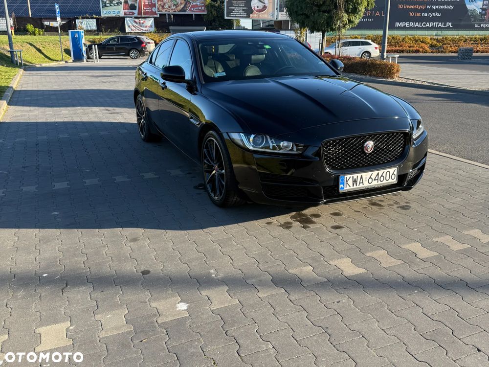 Jaguar XE 2.0 T Portfolio - 17