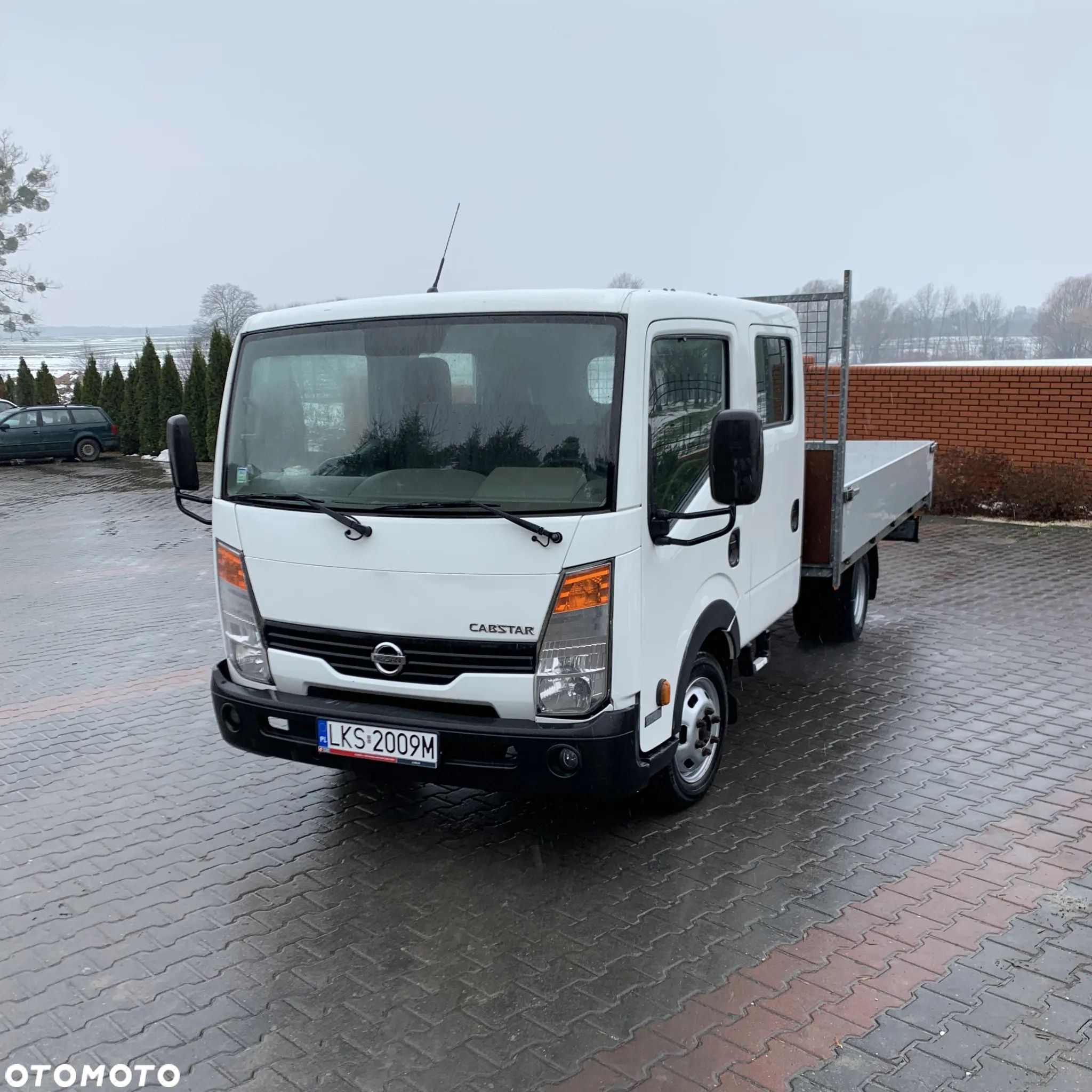 Nissan capstar - 1