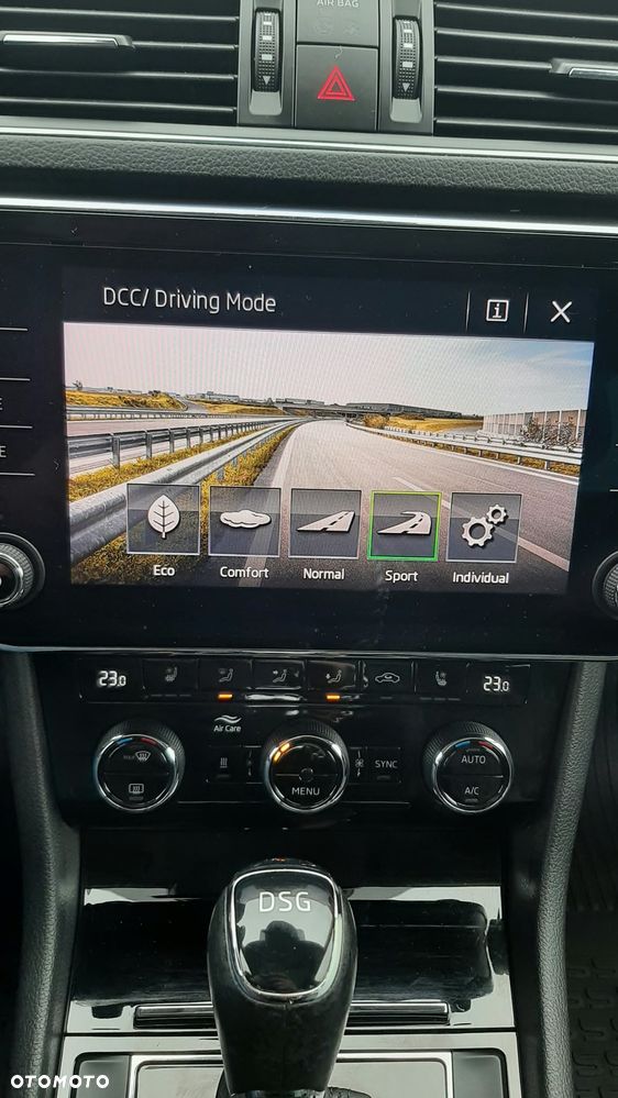 Skoda Superb 1.8 TSI DSG SportLine - 32